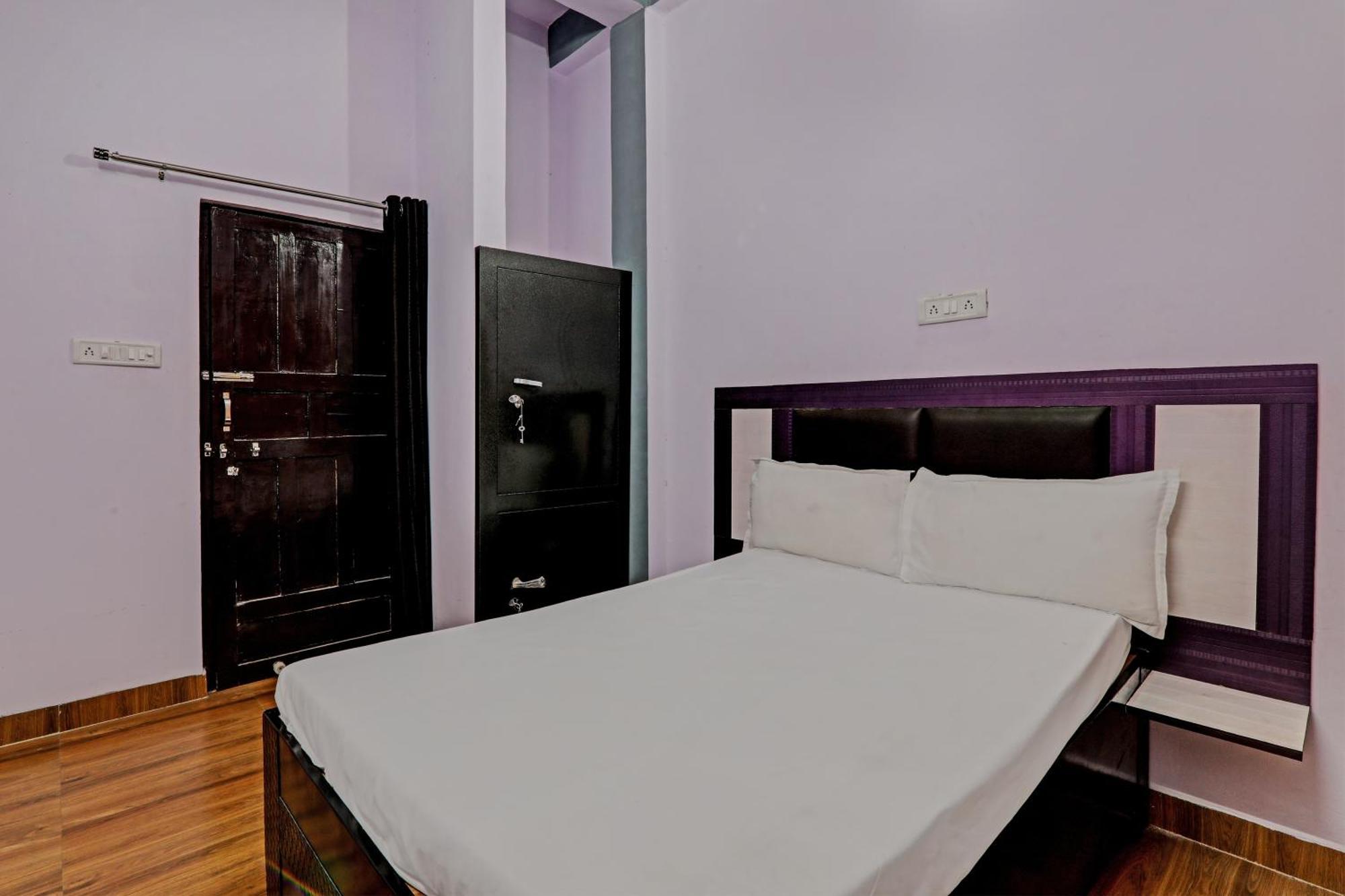 Oyo Hotel Crown Lucknow Zewnętrze zdjęcie