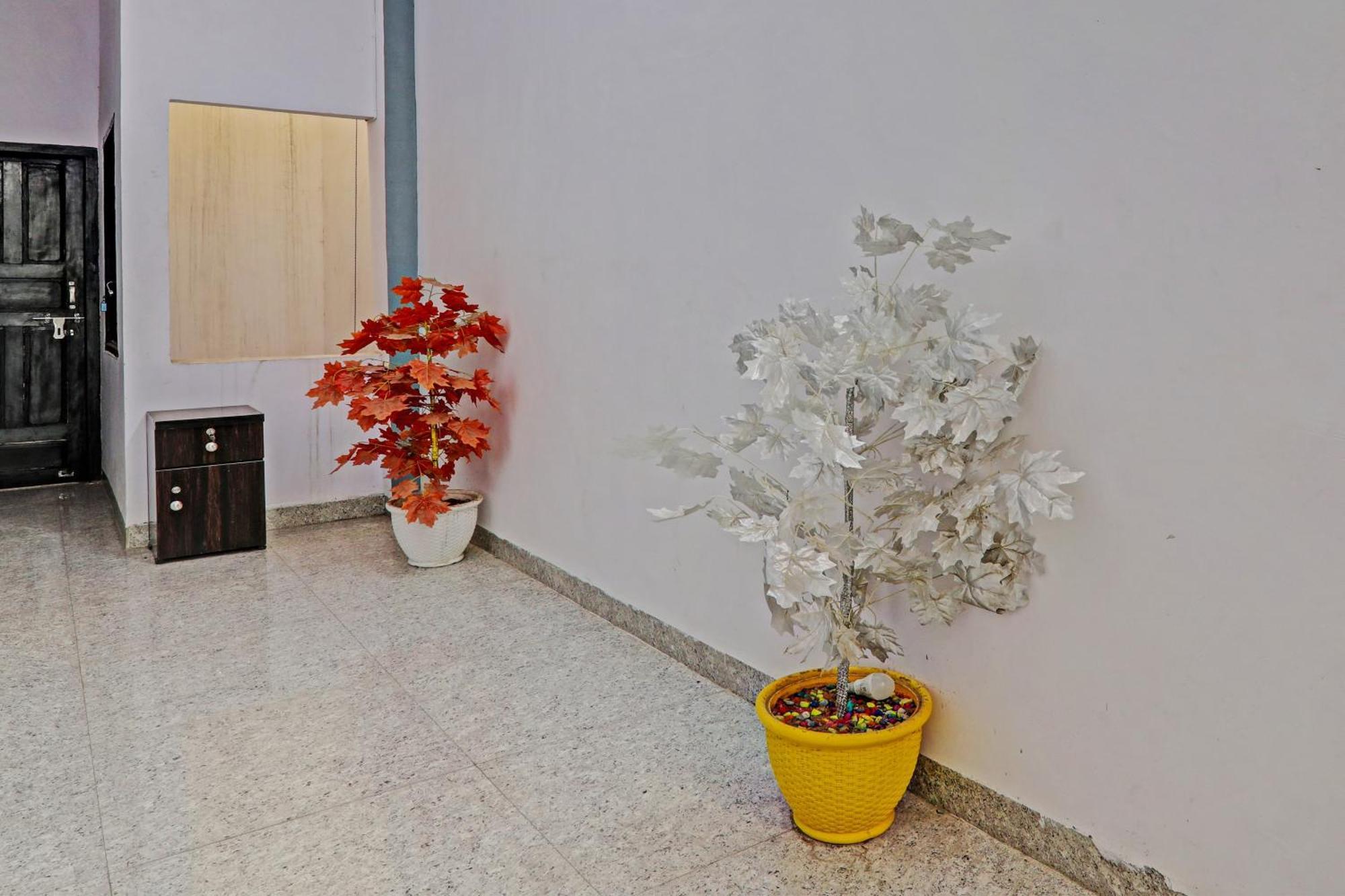 Oyo Hotel Crown Lucknow Zewnętrze zdjęcie