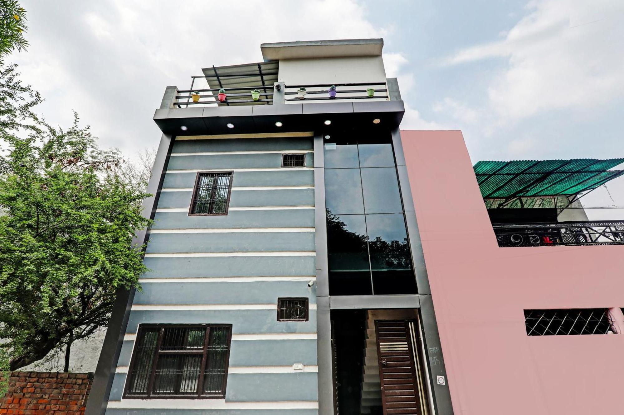 Oyo Hotel Crown Lucknow Zewnętrze zdjęcie