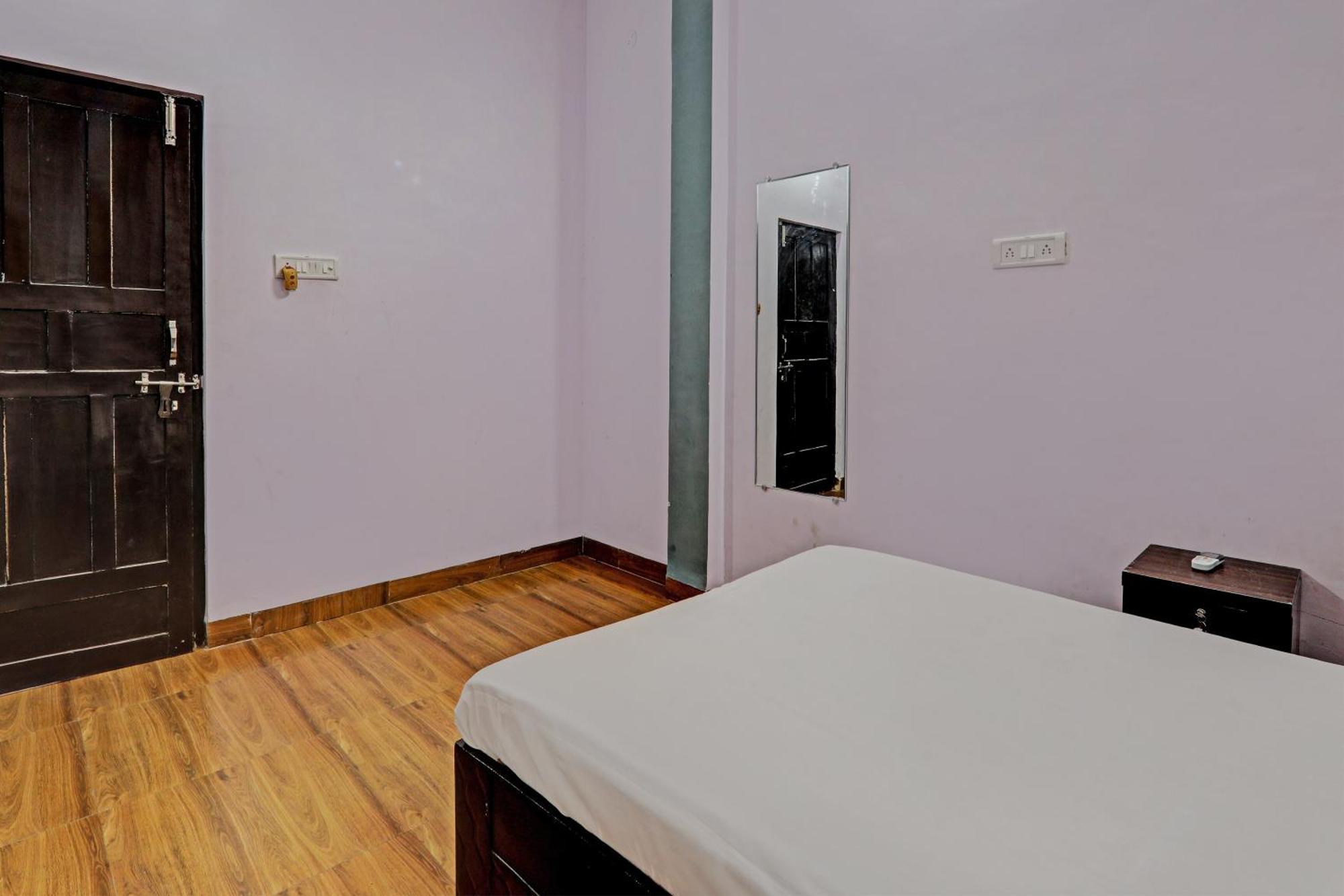 Oyo Hotel Crown Lucknow Zewnętrze zdjęcie