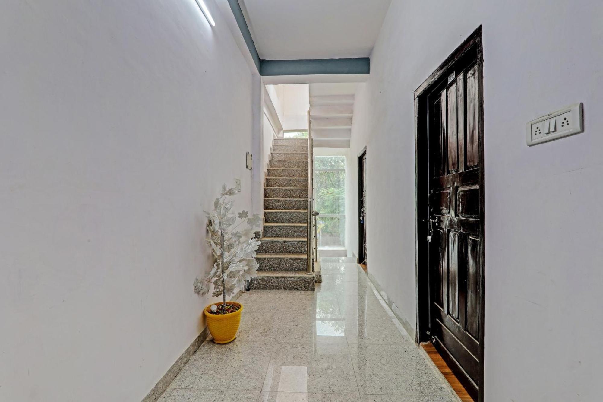 Oyo Hotel Crown Lucknow Zewnętrze zdjęcie