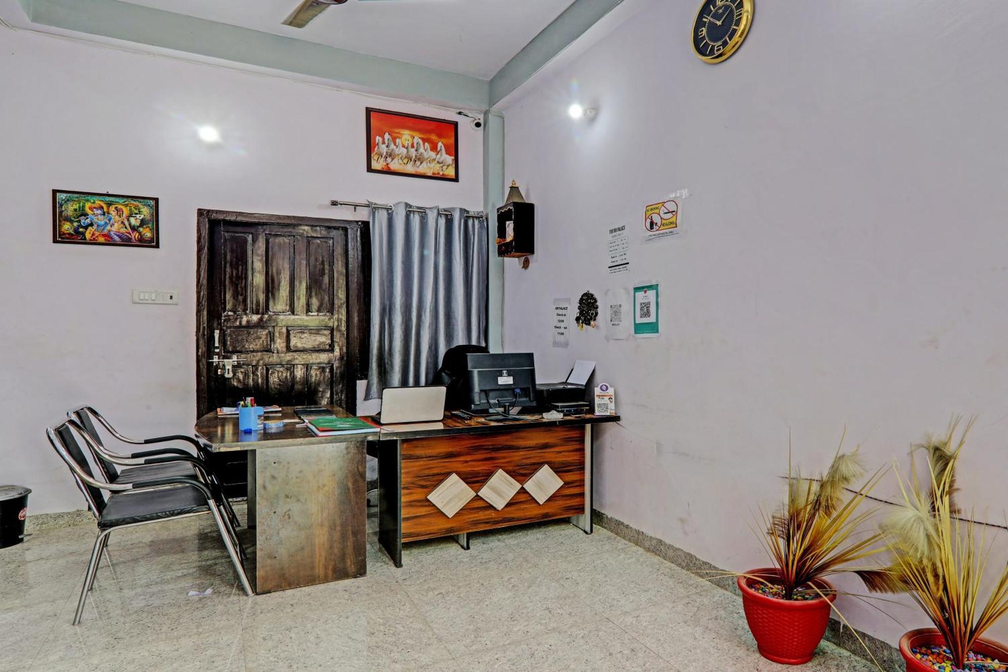 Oyo Hotel Crown Lucknow Zewnętrze zdjęcie