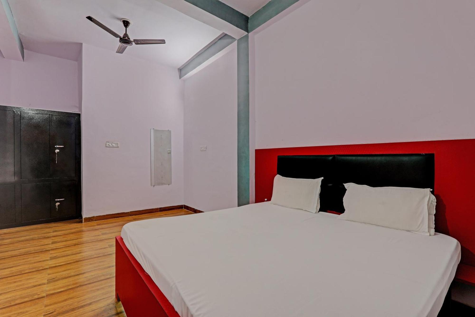 Oyo Hotel Crown Lucknow Zewnętrze zdjęcie