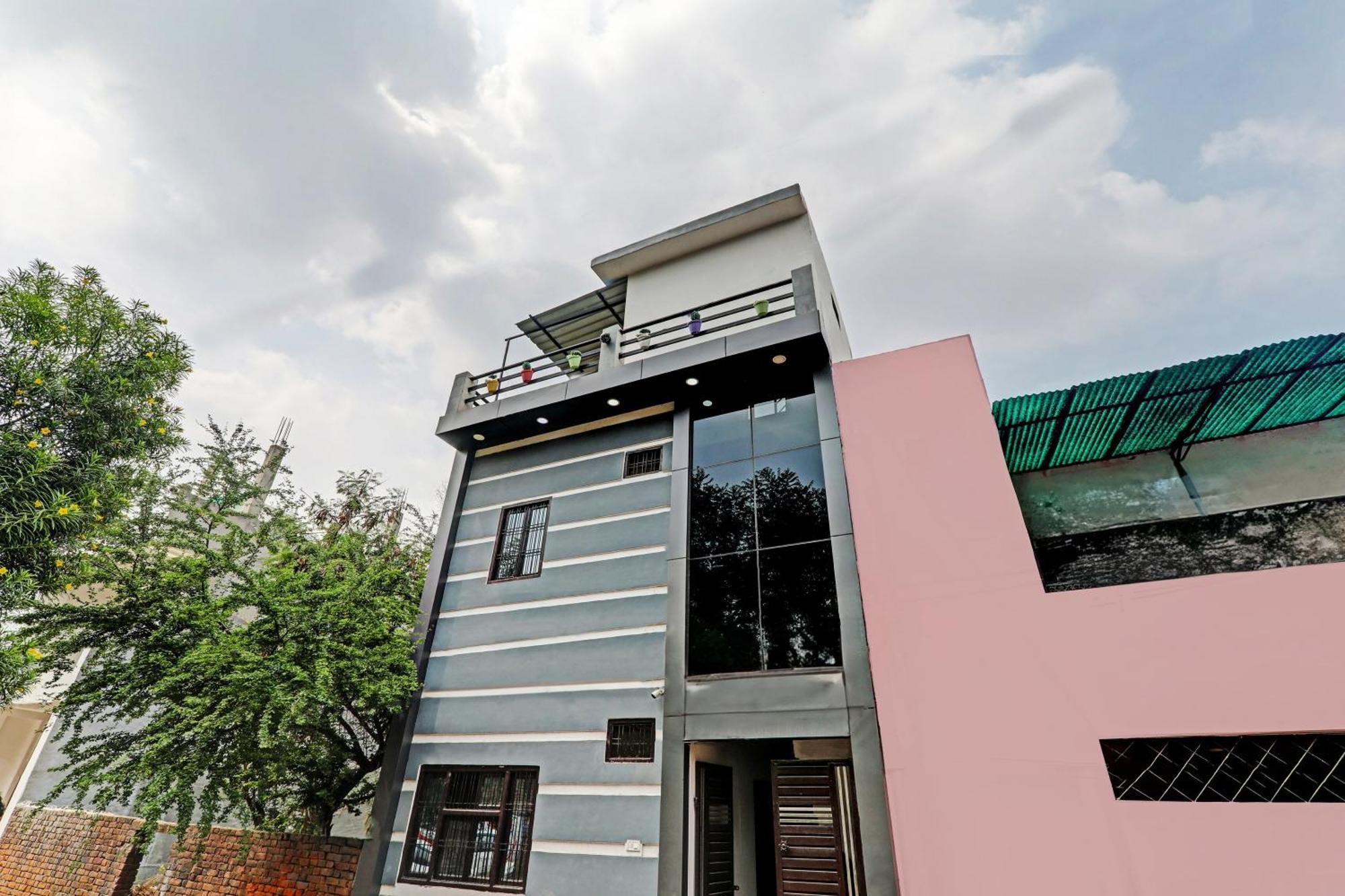 Oyo Hotel Crown Lucknow Zewnętrze zdjęcie