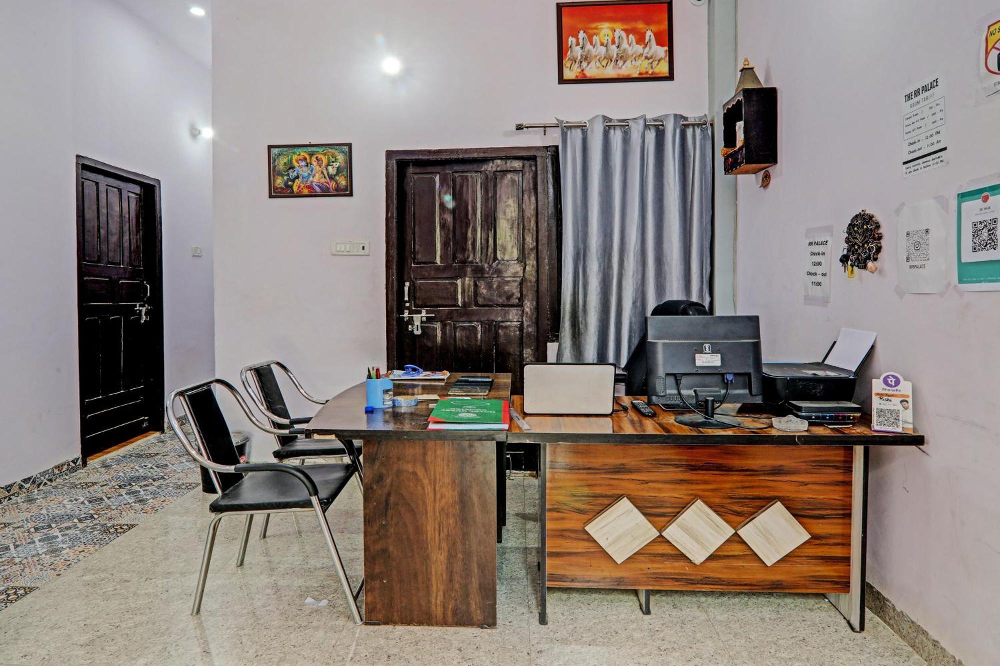 Oyo Hotel Crown Lucknow Zewnętrze zdjęcie